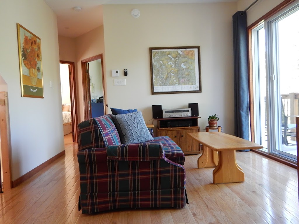 Chalets Mont-Tremblant | 572 Chem. du Lac Duhamel, Mont-Tremblant, QC J8E 2H1, Canada | Phone: (819) 243-3108