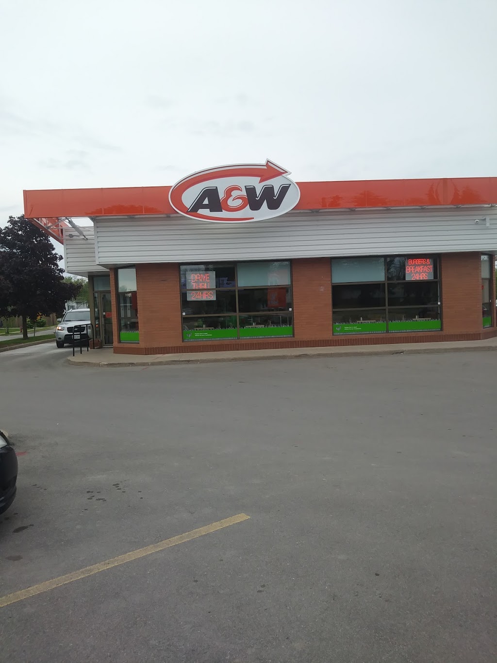 A&W Canada | 223 St Catharines St, Smithville, ON L0R 2A0, Canada | Phone: (289) 800-7637