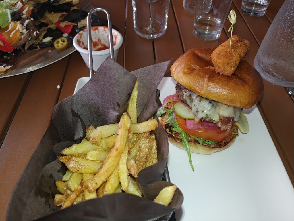 Iggys Grill Bar Patio | 8525 Mississauga Rd, Brampton, ON L6Y 0C1, Canada | Phone: (905) 455-9095