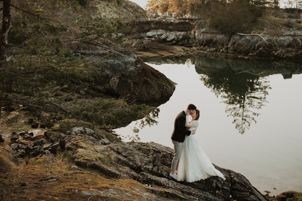 Hannah Stepaniuk | Wedding & Elopement Photographer | point of interest | 7863 Fawn Rd, Halfmoon Bay, BC V0N 1Y1, Canada | 6046573898 OR +1 604-657-3898