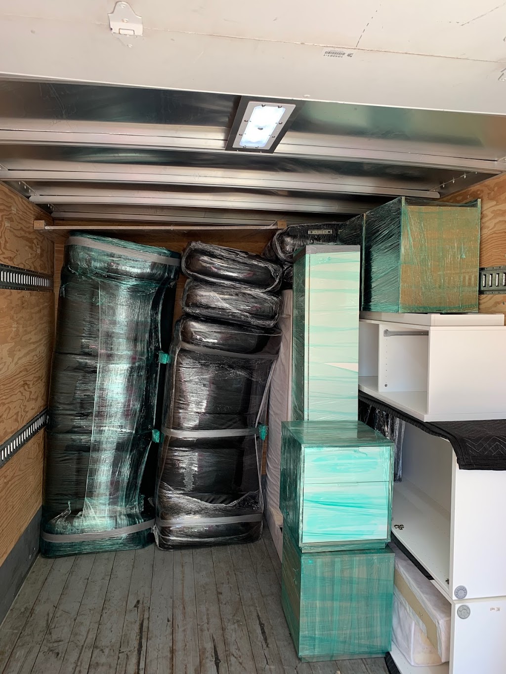 Maksal Moving | 15440 Roper Ave, White Rock, BC V4B 2G5, Canada | Phone: (778) 320-2451