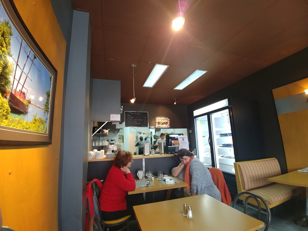 Restaurant Chez Carmen | 2438 Avenue Saint-Marc, Shawinigan, QC G9N 2J7, Canada | Phone: (819) 539-2436