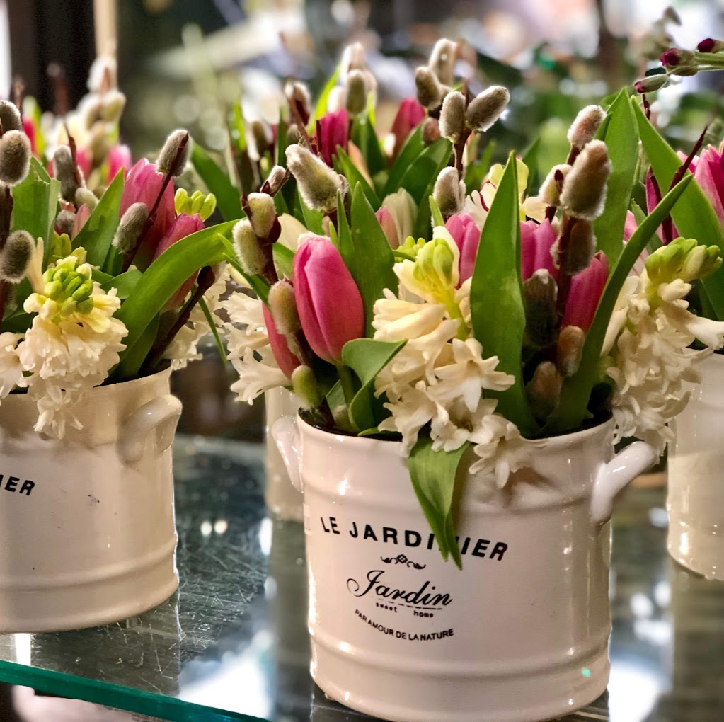 Summerhill Floral Boutique | 1057 Mt Pleasant Rd, Toronto, ON M4P 2M5, Canada | Phone: (647) 748-0777