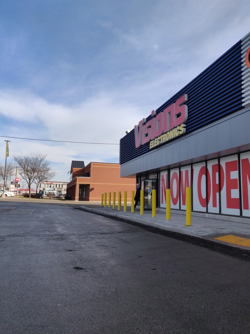 Visions Electronics | 1224 Dundas St E Unit 1A, Mississauga, ON L4Y 4A1, Canada | Phone: (905) 267-4701