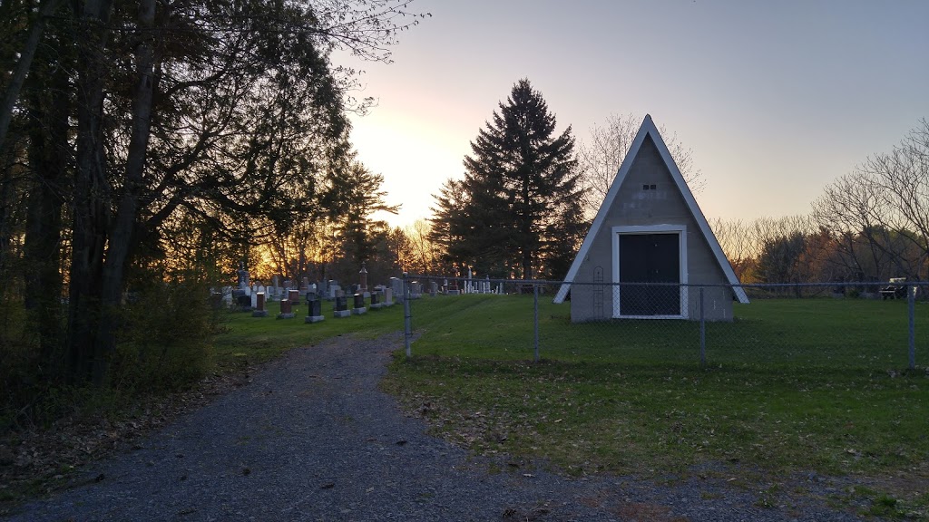 Clarence Cemetery | 2639 Old Highway 17, Rockland, ON K4K 1W3, Canada
