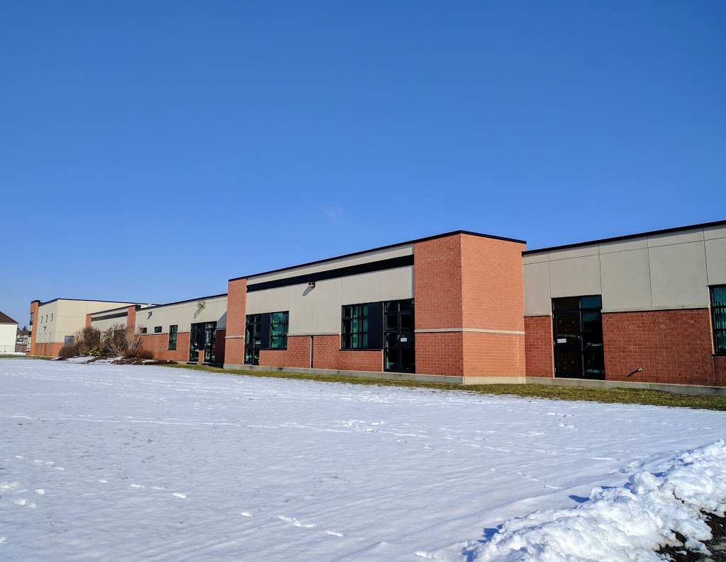 Cedar Creek Public School | 55 Hilltop Dr, Ayr, ON N0B 1E0, Canada | Phone: (519) 632-5255
