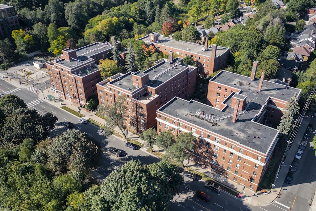 Chatsworth Apartments | 2928 Yonge St, Toronto, ON M4R 2K2, Canada | Phone: (416) 932-8170