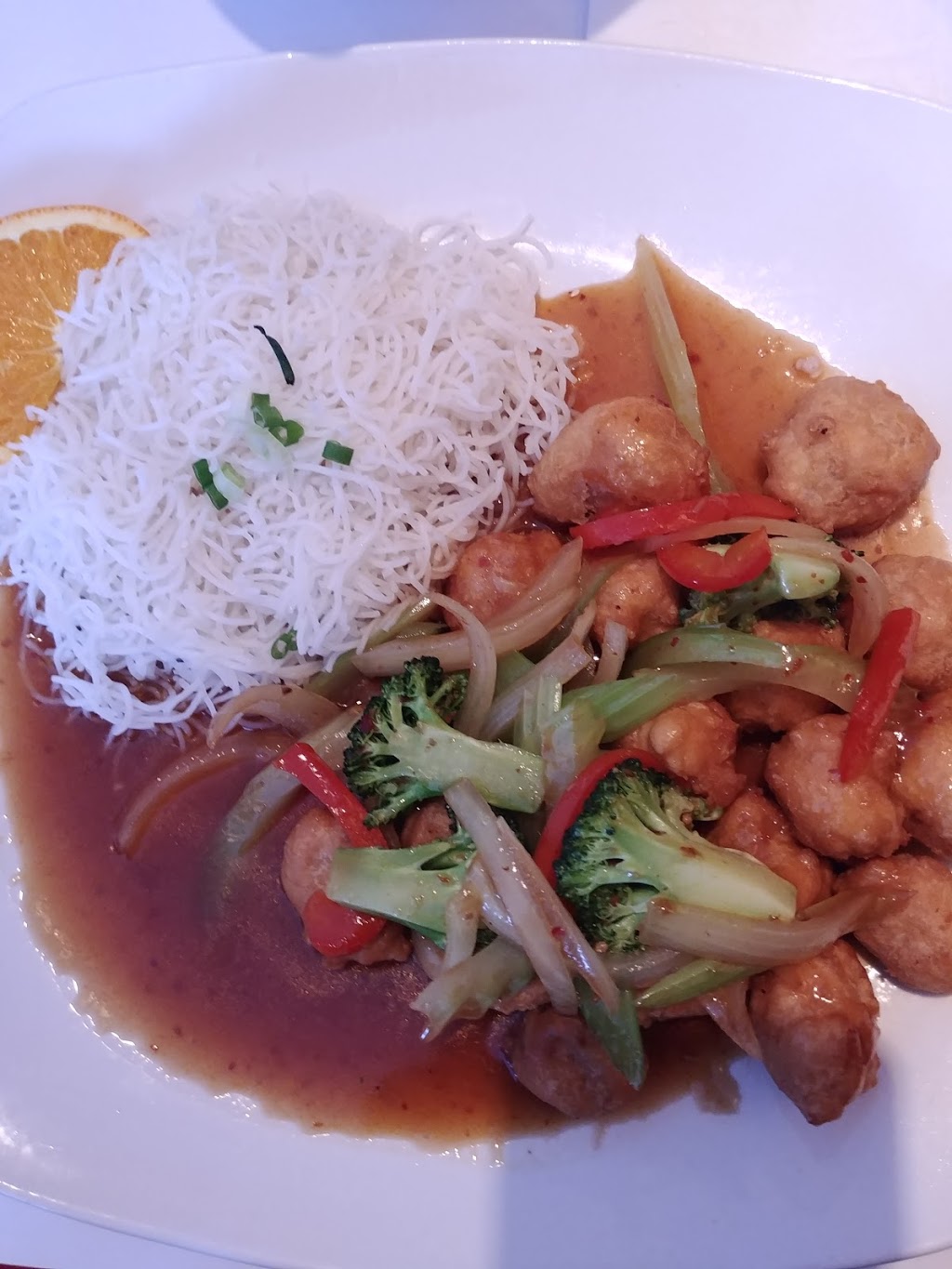 Restaurant Taasty Thai | 323 Montée des Pionniers, Terrebonne, QC J6V 1H4, Canada | Phone: (450) 581-7110