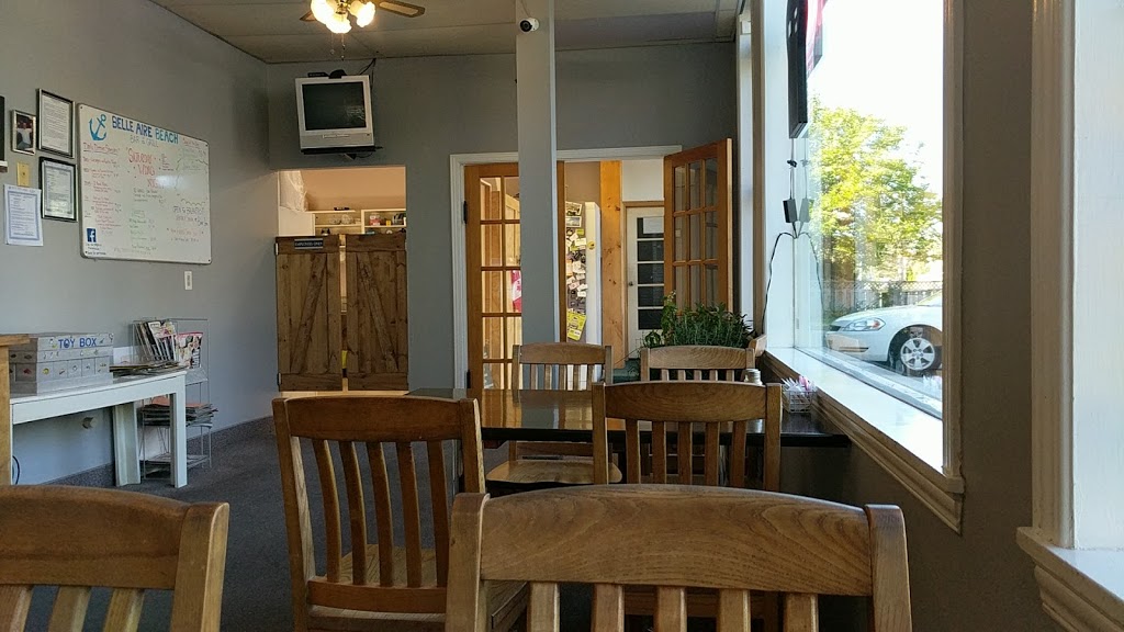 Belle Aire Restaurant | 1270 Maple Rd, Belle Ewart, ON L0L 1C0, Canada | Phone: (705) 456-4111