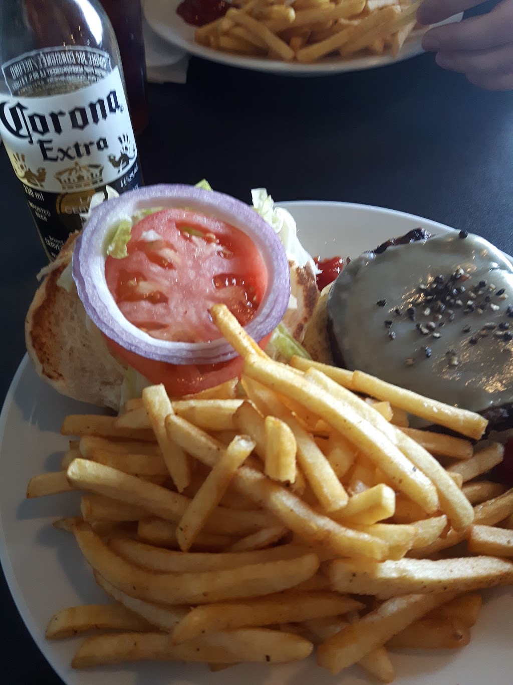 Mulligans Restaurant & Lounge | 400 15th St, Winkler, MB R6W 1V5, Canada | Phone: (204) 325-9499