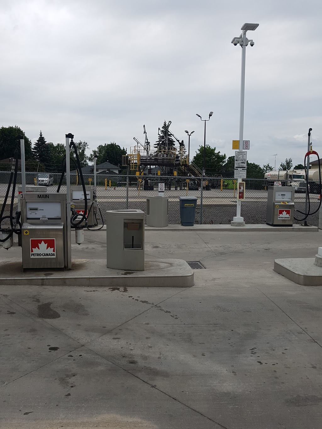 Petro-Pass Truck Stop | car wash | 190 Wentworth St E, Oshawa, ON L1H 3V5, Canada | 9057233742 OR +1 905-723-3742