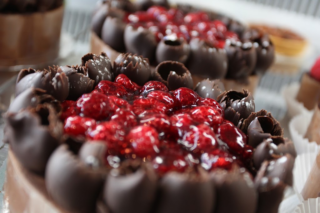 Chocolats Clair De Lune (Les) | 205 Rue Jean Juneau, Saint-Augustin-de-Desmaures, QC G3A 2W1, Canada | Phone: (418) 878-1550