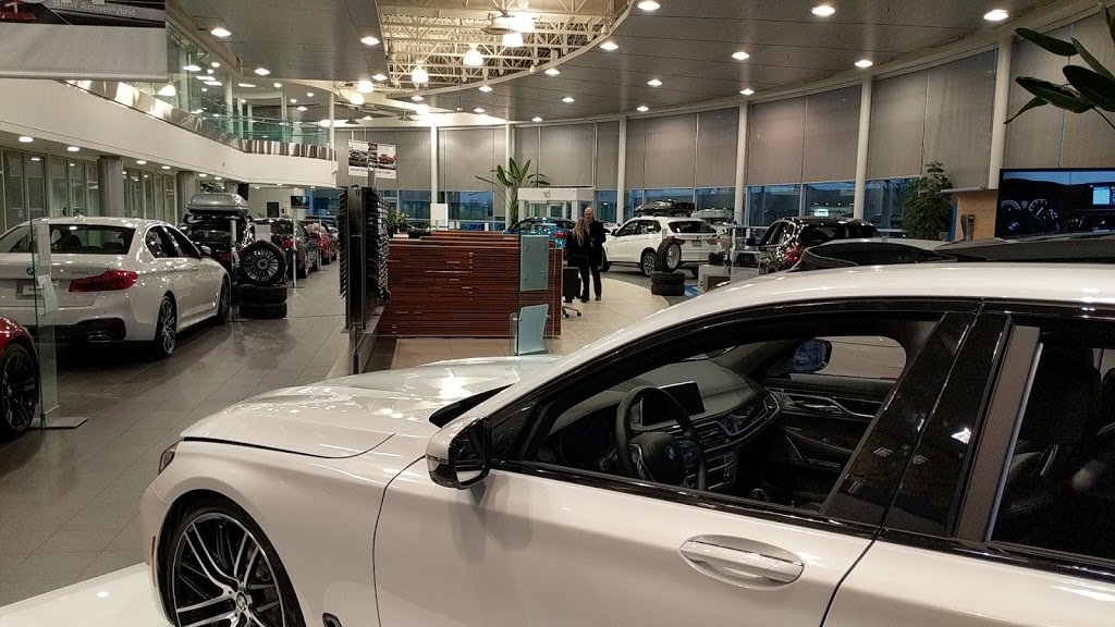 Budds BMW | 2454 S Service Rd W, Oakville, ON L6L 5M9, Canada | Phone: (905) 845-3577