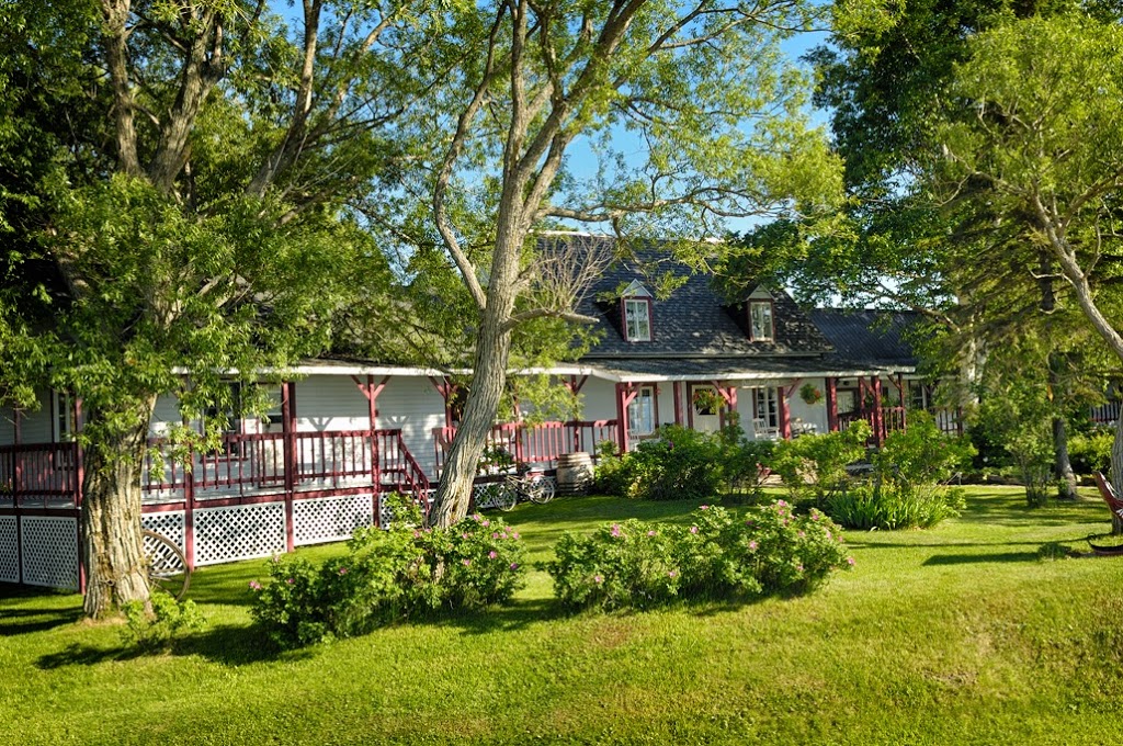 Auberge des Dunes | 118 Chemin de la Basse Ville, LIsle-aux-Grues, QC G0R 1P0, Canada | Phone: (418) 248-0129