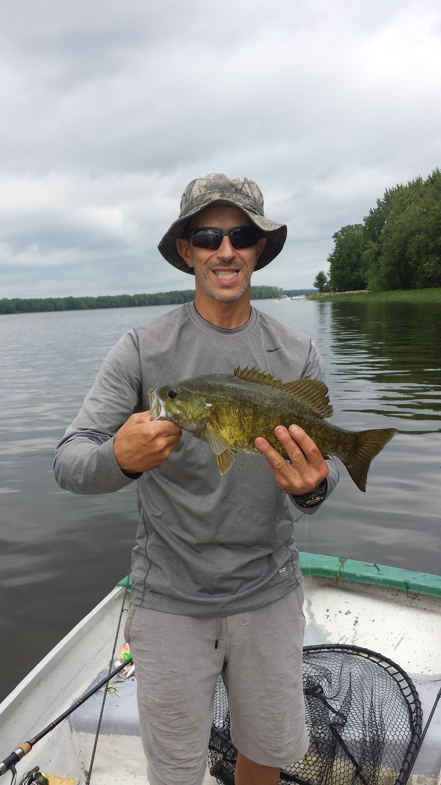 Centre De Peche R Lauzon Enrg | 876 Ch de la Baie, Rigaud, QC J0P 1P0, Canada | Phone: (450) 451-4050