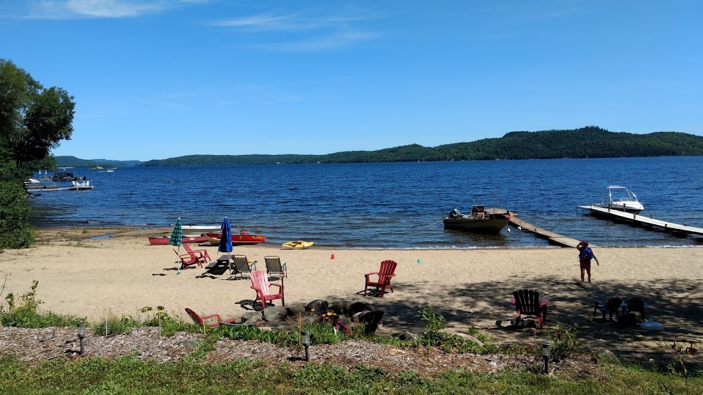 Chalet Colibri no. 5 | 4050 Chemin du Lac Gagnon O, Duhamel, QC J1V 1G0, Canada | Phone: (613) 799-4321