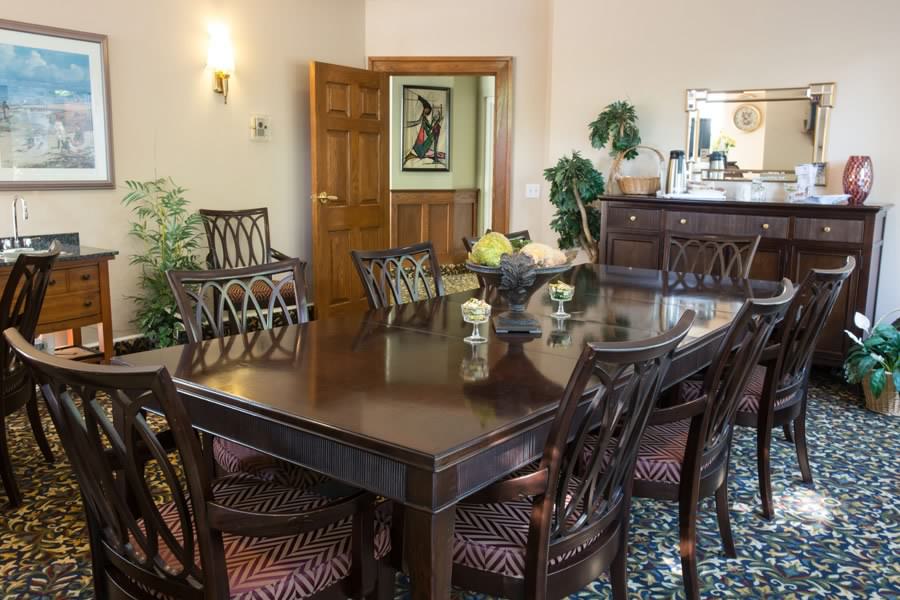Chartwell Marthas Landing Retirement Residence | 2109 Lakeshore Rd, Burlington, ON L7R 4Z4, Canada | Phone: (289) 635-3192