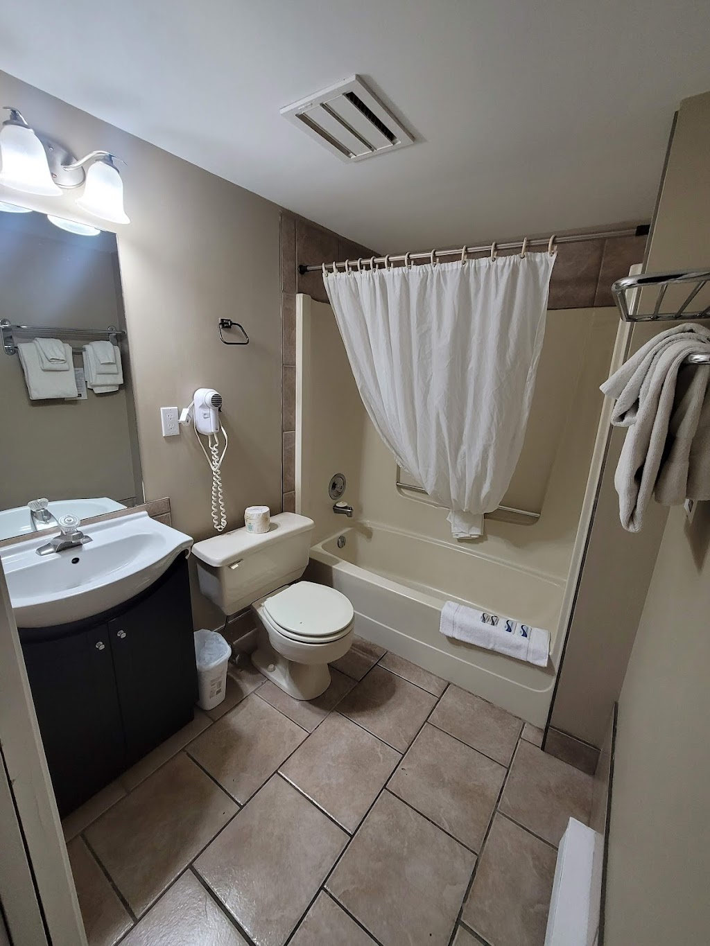 Rocky Mountain Springs Lodge | 5067 Madsen Rd, Radium Hot Springs, BC V0A 1M0, Canada | Phone: (250) 409-7999