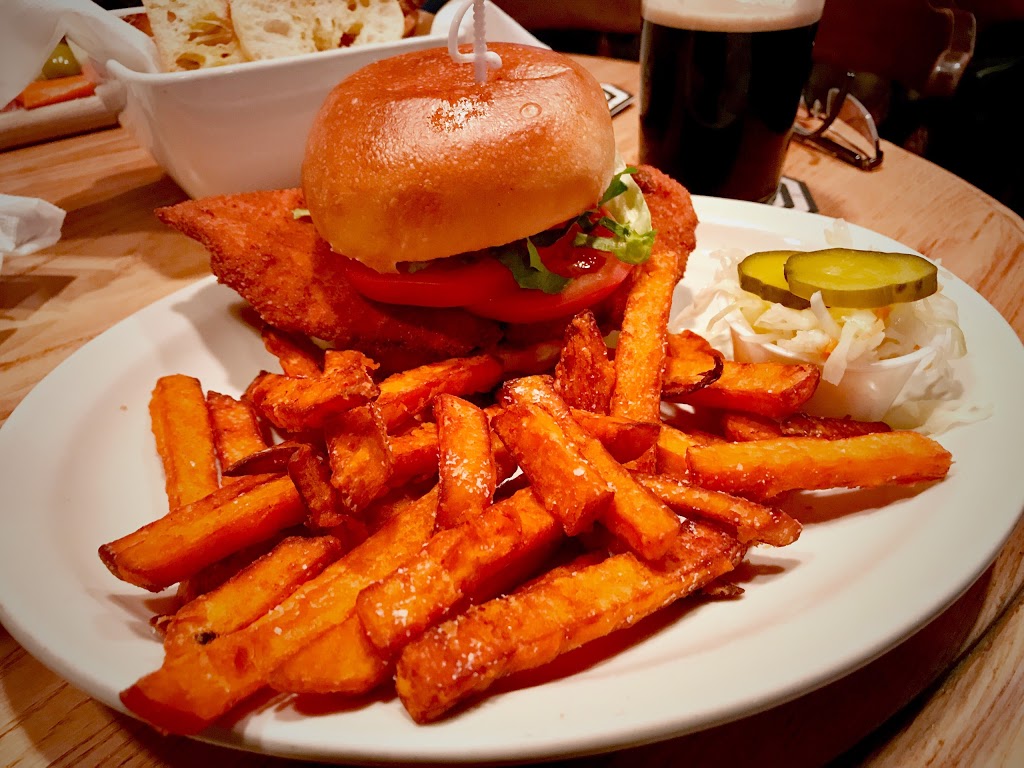 Pattys Pub | 1186 Bank St, Ottawa, ON K1S 0W6, Canada | Phone: (613) 730-2434