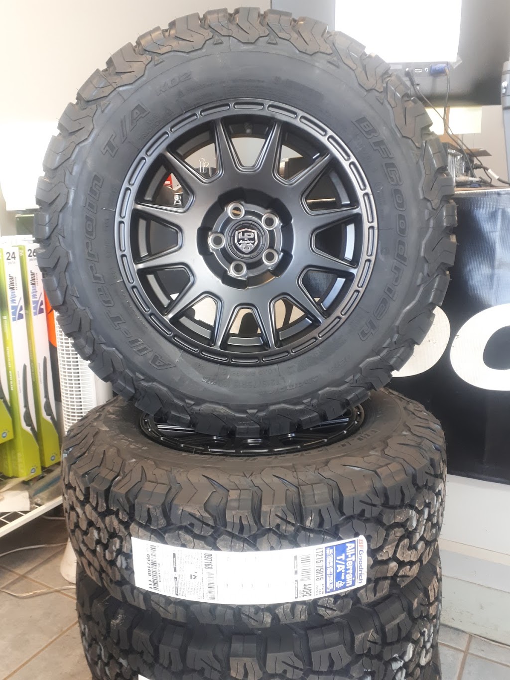 Garage H.Deslongchamps Inc | 2641 Rue Cartier, Sainte-Julienne, QC J0K 2T0, Canada | Phone: (450) 831-2477