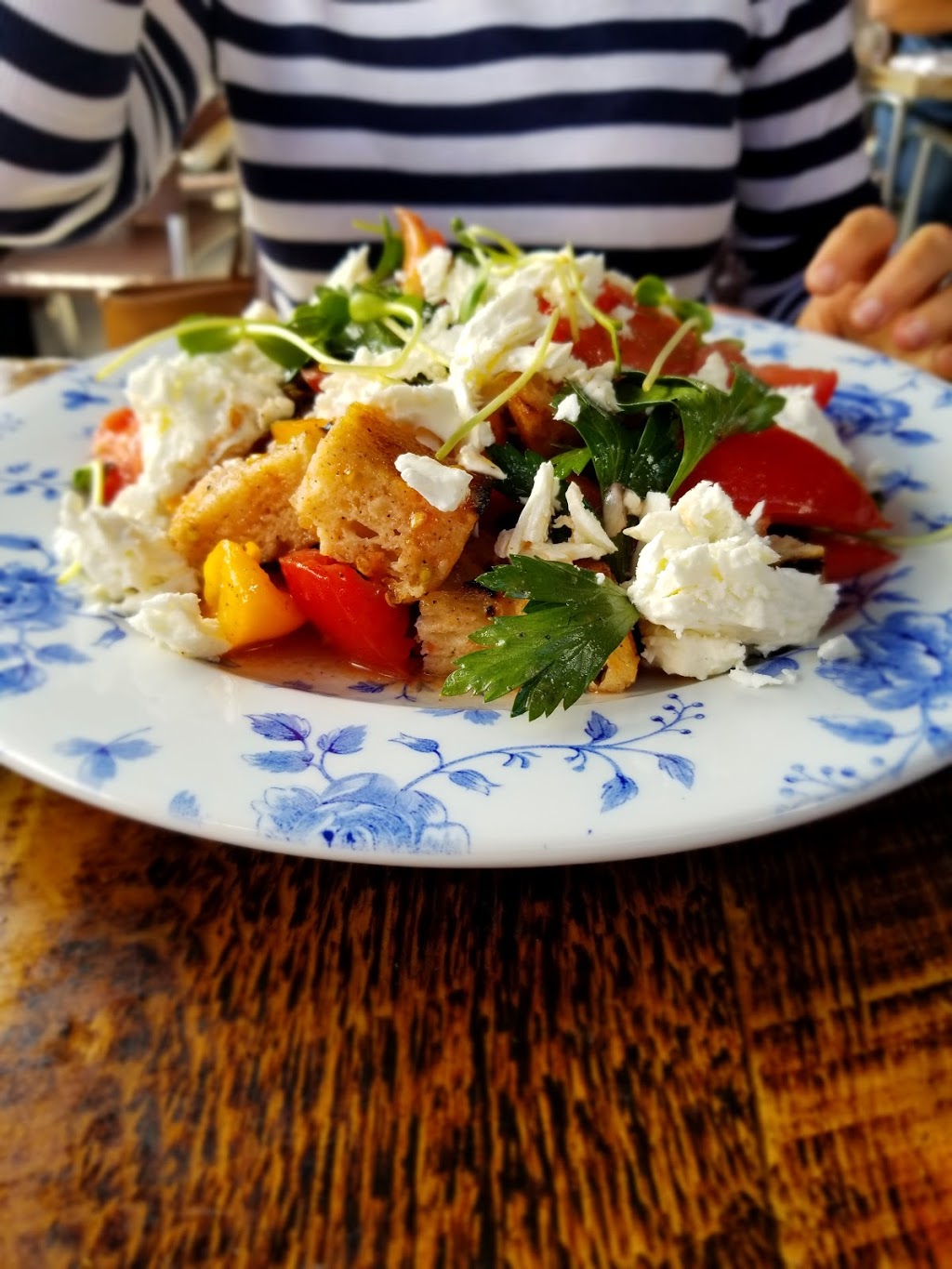 Pic Bois Bistro Taverne Mirabel | 12300 Rue de Chaumont #200, Mirabel, QC J7J 0T8, Canada | Phone: (450) 951-9630