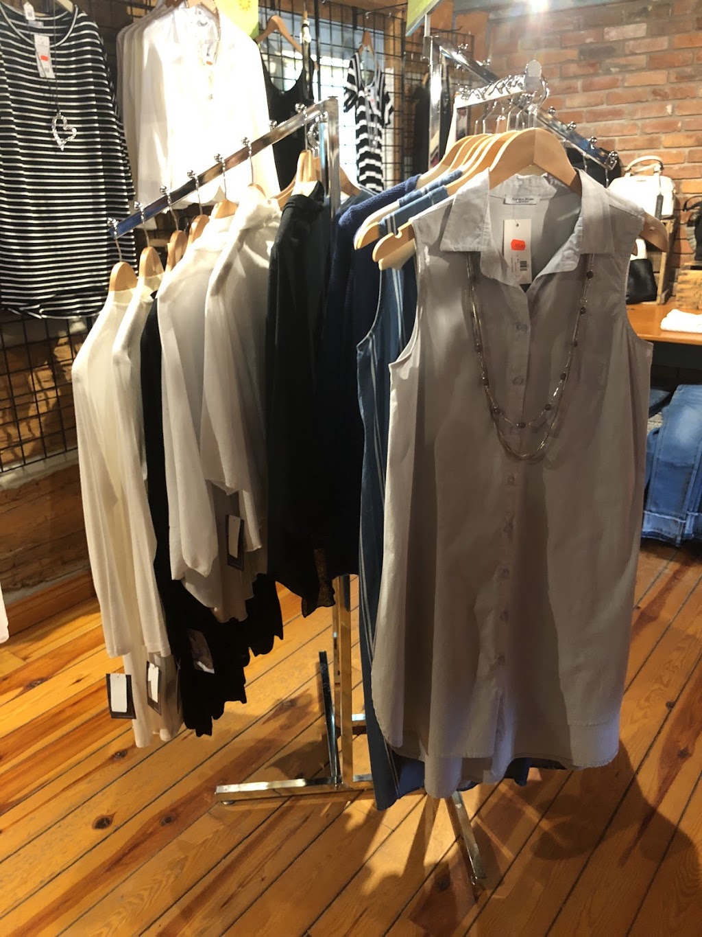 Horseshoe Valley Trading Company | 2093 Horseshoe Valley Rd W, Barrie, ON L4M 4Y8, Canada | Phone: (705) 739-5021