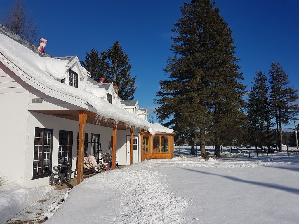 Auberge La Seigneurie | 53 5e Av, Saint-Gabriel-de-Valcartier, QC G0A 4S0, Canada | Phone: (418) 844-3166