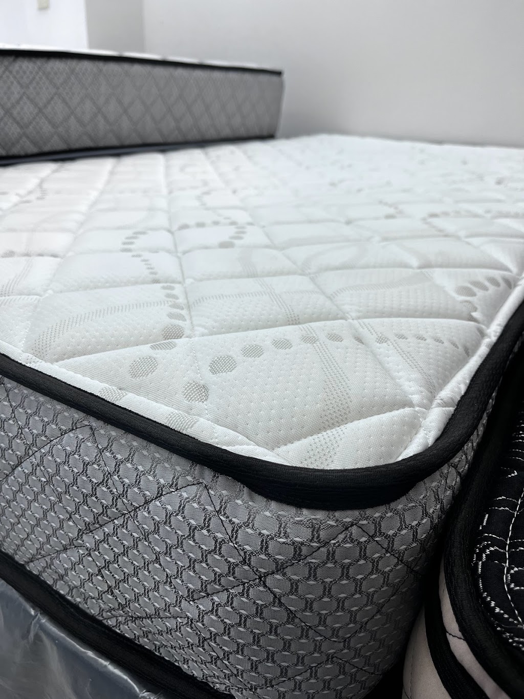 Matelas Par Rendez-Vous Laval | 2296 Boul Industriel, Laval, QC H7S 1P9, Canada | Phone: (438) 867-8877