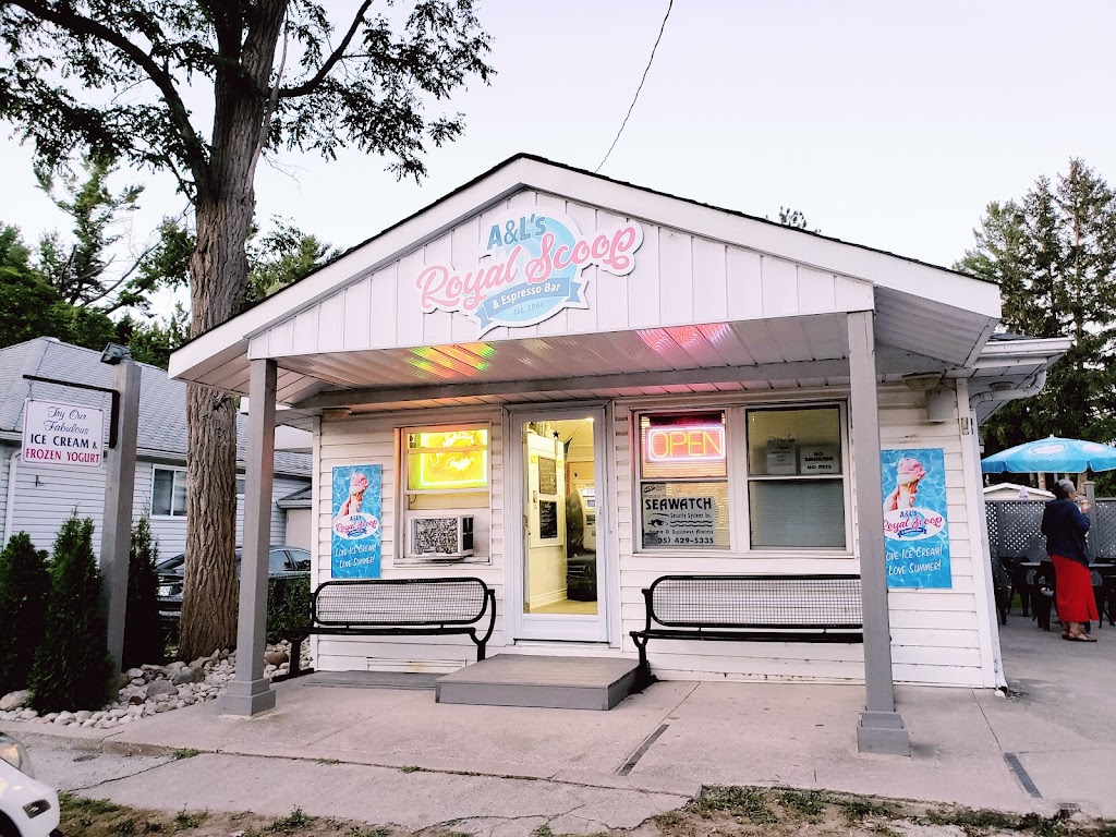 A&Ls Royal Scoop | 691 River Rd E, Wasaga Beach, ON L9Z 2M3, Canada | Phone: (416) 315-0286