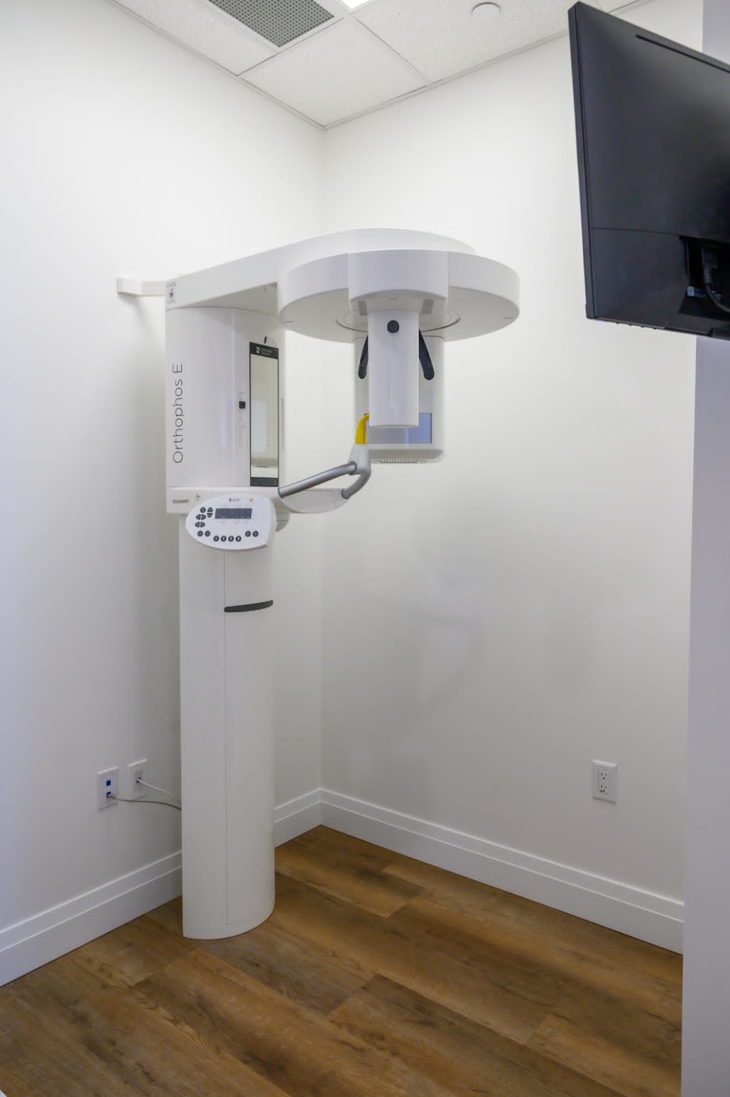 AIM DENTAL CENTRE | 2155 Richmond St Unit #8, London, ON N6G 3V9, Canada | Phone: (519) 667-7000