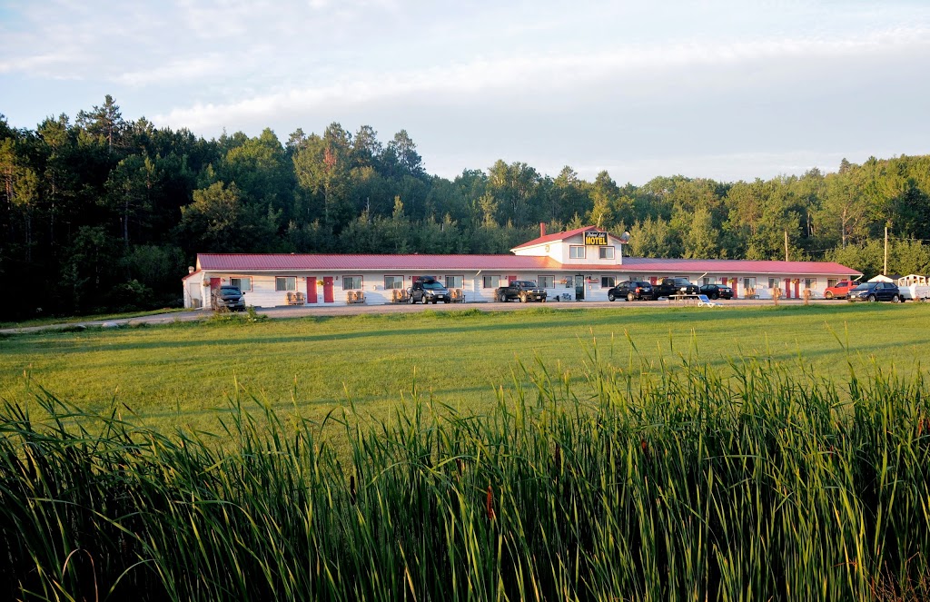 Richard Lake Motel | 2377 Crown Ridge Rd, Sudbury, ON P3E 4N1, Canada | Phone: (705) 522-2022