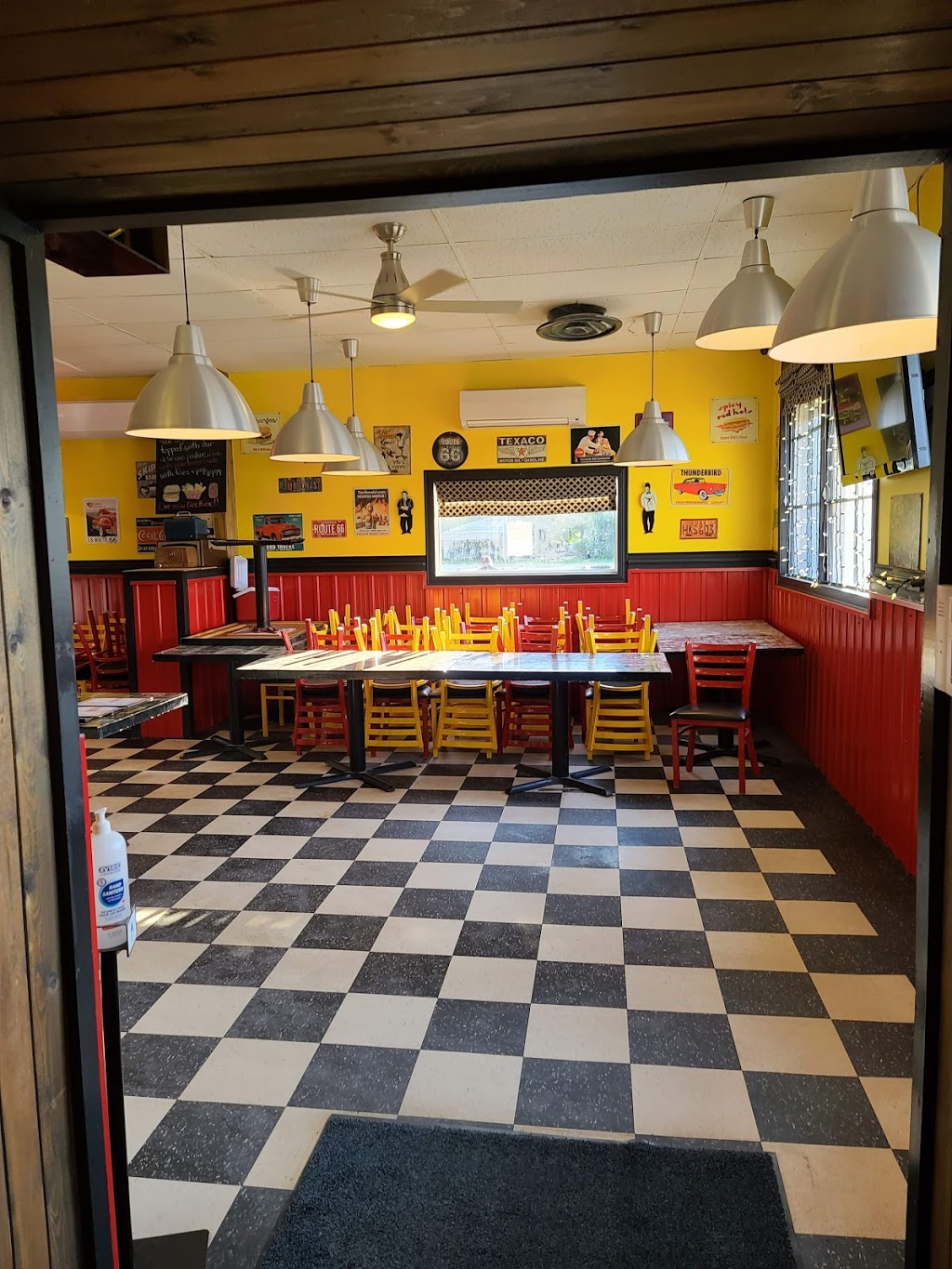 Woody Burger & Pizzeria | 102 Ottawa St E, Havelock, ON K0L 1Z0, Canada | Phone: (705) 778-1010