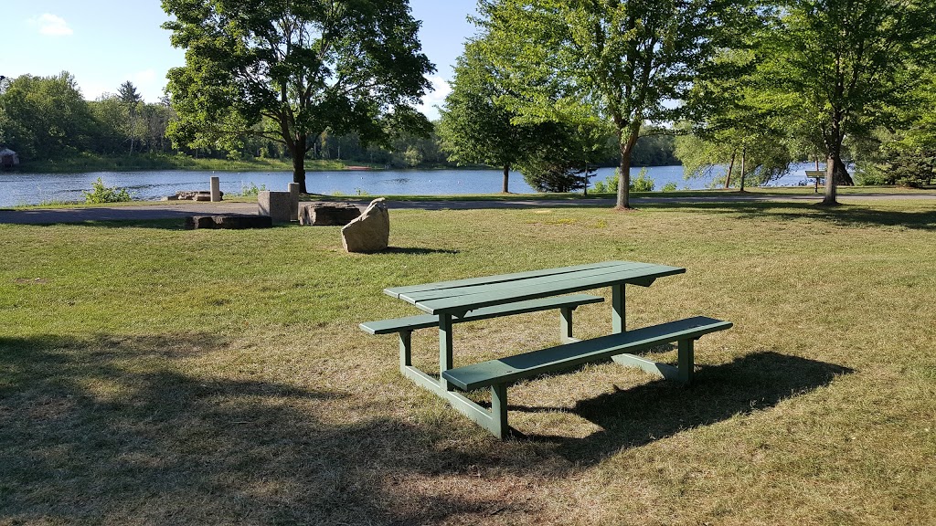 River Breeze Inn | 254 Lake Ave W, Carleton Place, ON K7C 1M4, Canada | Phone: (613) 253-3310
