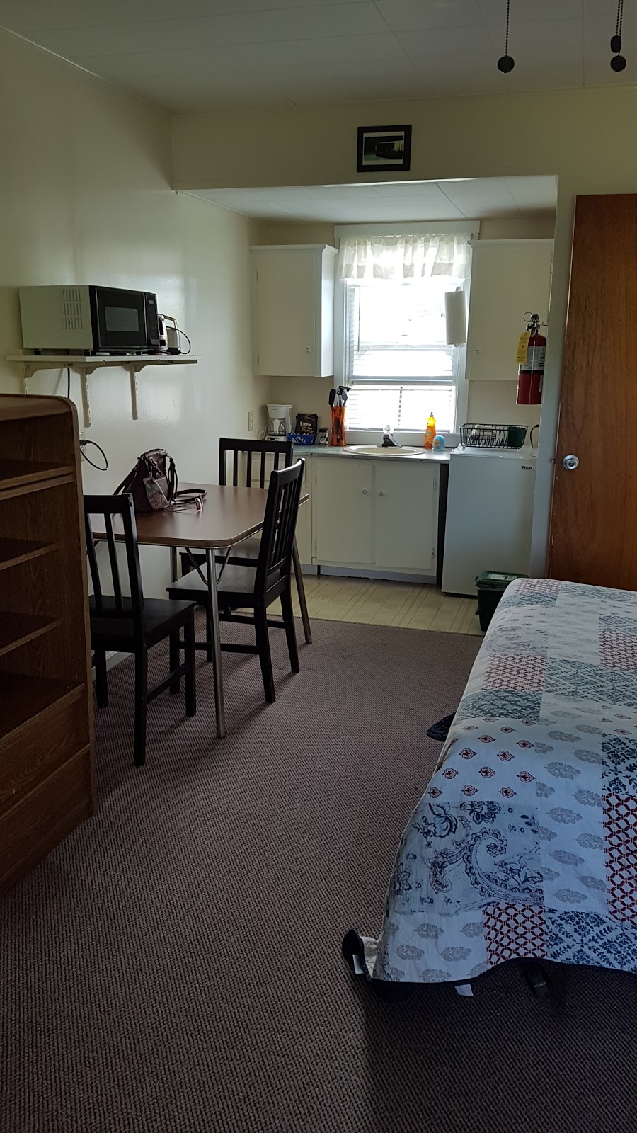 Lily Front Motel & Cottages | 693 Masons Beach Rd, Lunenburg, NS B0J 2C0, Canada | Phone: (902) 634-8085