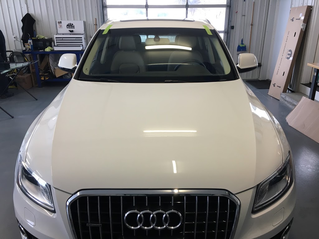 AKERS AUTO GLASS-LINDSAY | 664 Monarch Rd, Lindsay, ON K9V 4R8, Canada | Phone: (705) 324-9554