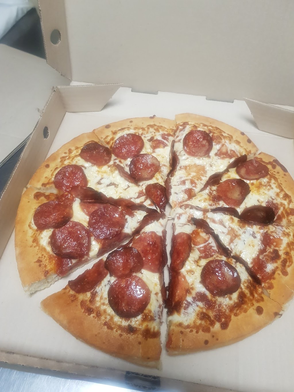 Pizza Hut | 973 Lakeshore Dr SW, Salmon Arm, BC V1E 1E4, Canada | Phone: (778) 489-5422