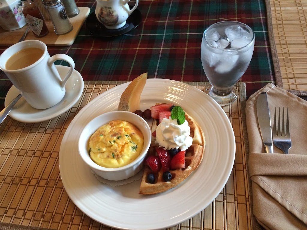 Prince County Guest House | 11 Lady Slipper Dr N, Miscouche, PE C0B 1T0, Canada | Phone: (902) 436-3216