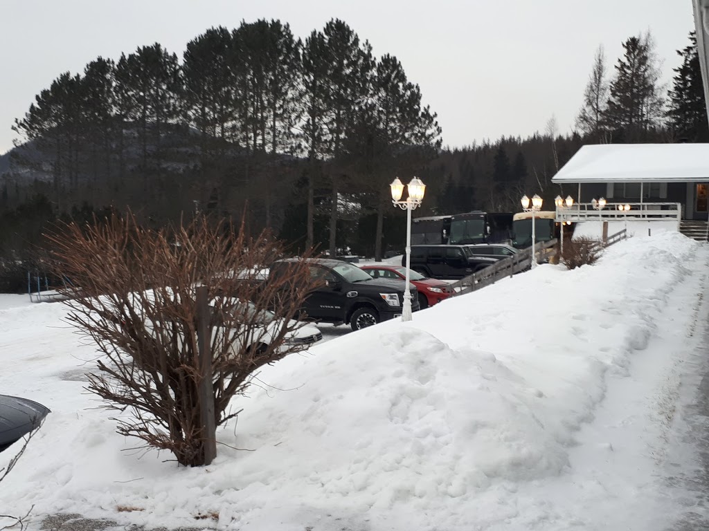 Coin 1 | 5307-5325 Boulevard Labelle, Val-Morin, QC J0T 2R0, Canada