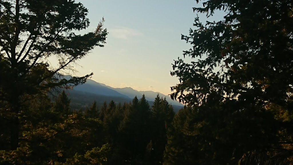 Creekside Cabin | 5189 Hot Springs Rd, Fairmont Hot Springs, BC V0B 1L1, Canada | Phone: (250) 345-6116