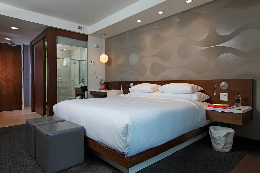 Mere Hotel | 333 Waterfront Dr, Winnipeg, MB R3B 0V1, Canada | Phone: (204) 594-0333