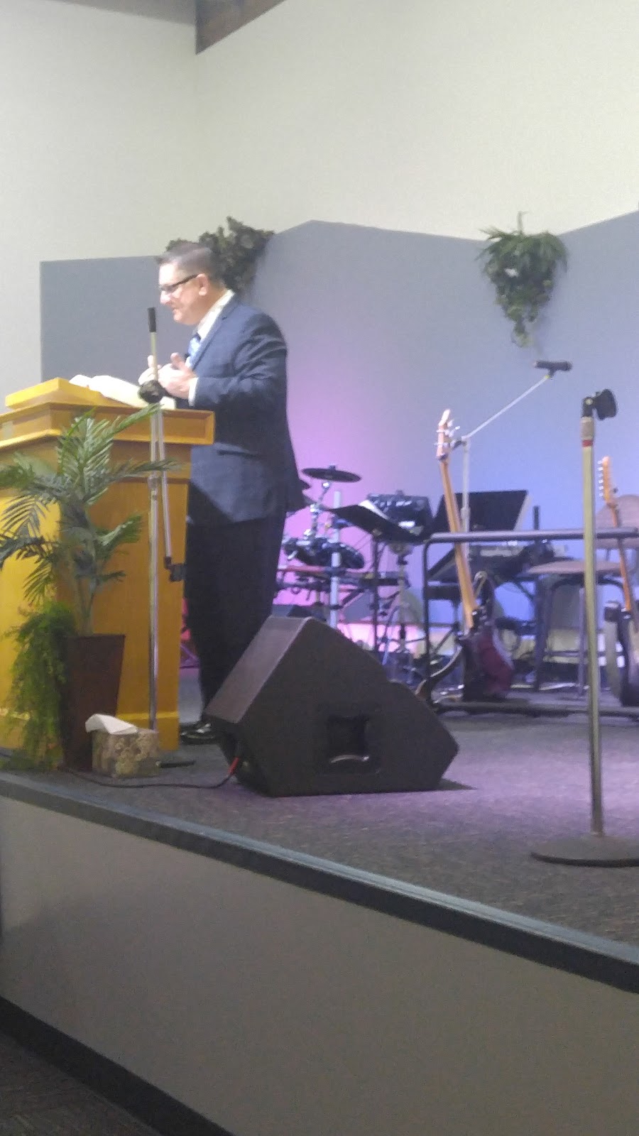 Crossroads Christian Assembly | 3203 92 St NW, Edmonton, AB T6N 1B9, Canada | Phone: (780) 485-9900