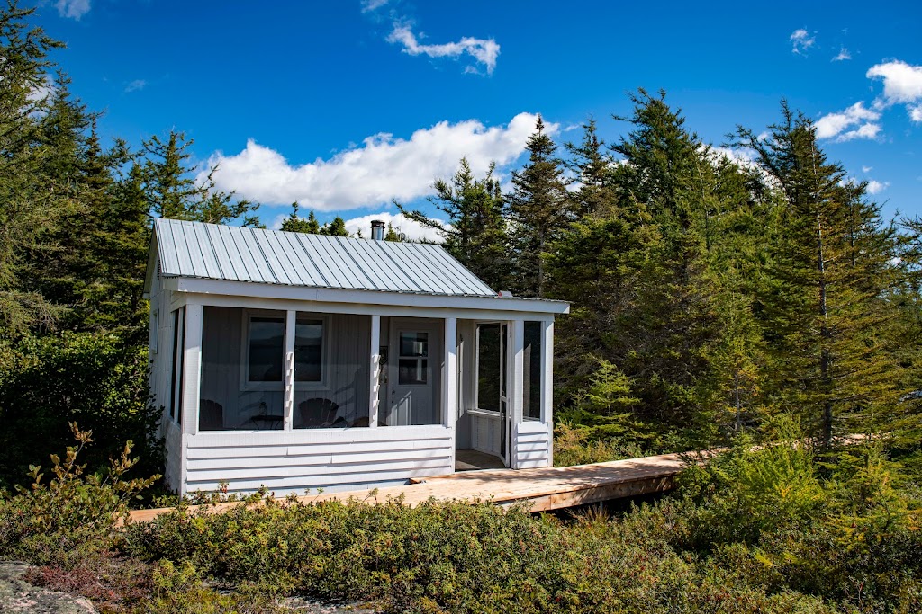 La Corneille | kilomètre 1279 sur la route 138 EST, Baie-Johan-Beetz, QC G0G 1B0, Canada | Phone: (514) 447-6300
