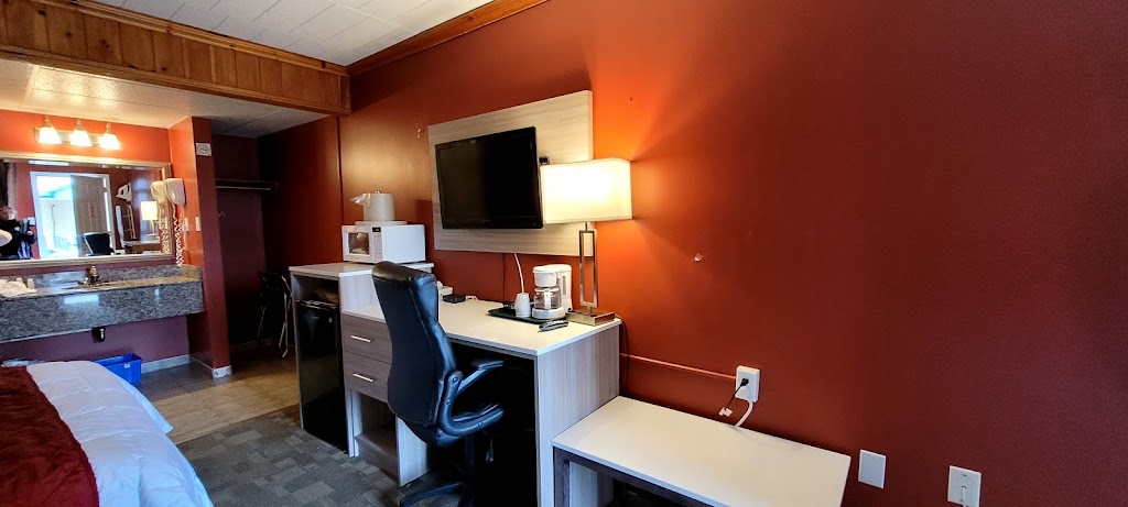 Sunset Inn Motel | 69 Main St W, Huntsville, ON P1H 1W9, Canada | Phone: (705) 789-4414