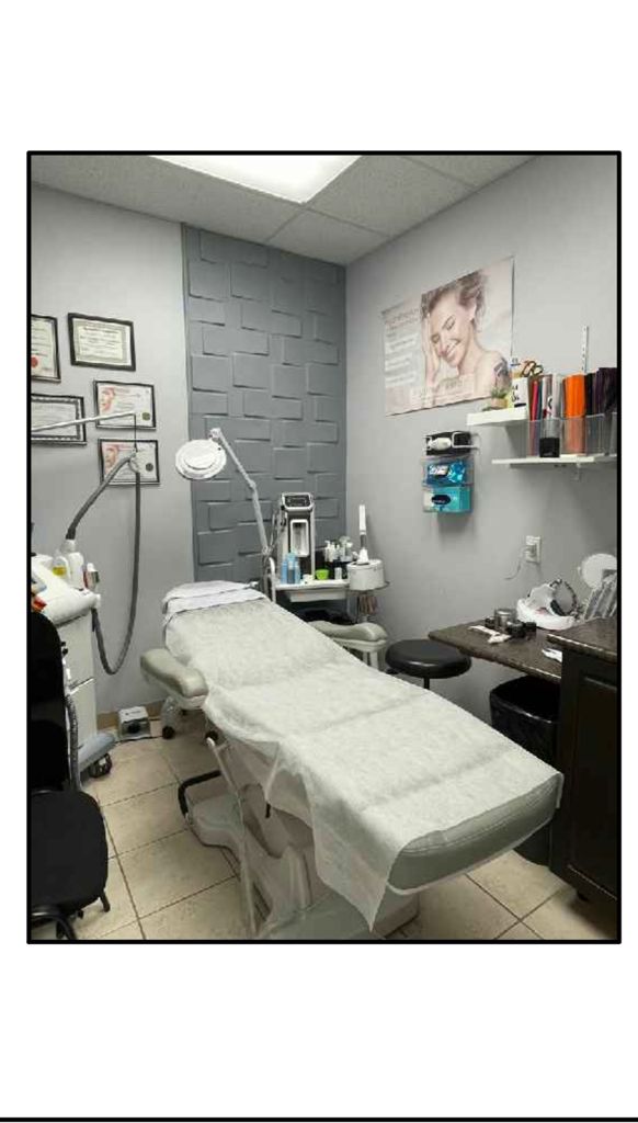 Skinfinity Aesthetics | Queens Medical Centre, 128 Queen St S #4A, Mississauga, ON L5M 1K8, Canada | Phone: (905) 592-4777