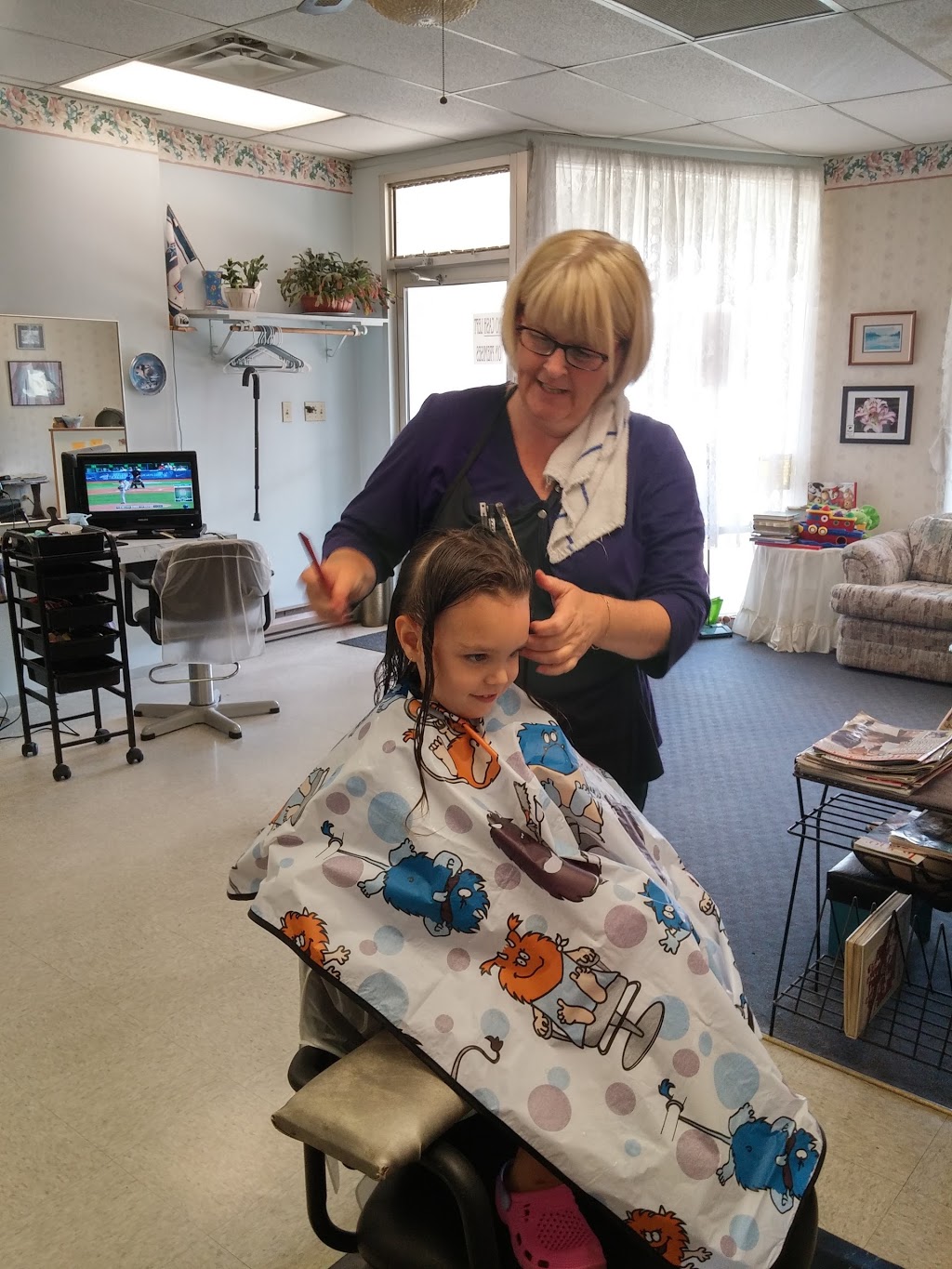 Parksville Beauty Salon | 115 W Hirst Ave, Parksville, BC V9P 2H4, Canada | Phone: (250) 248-3351