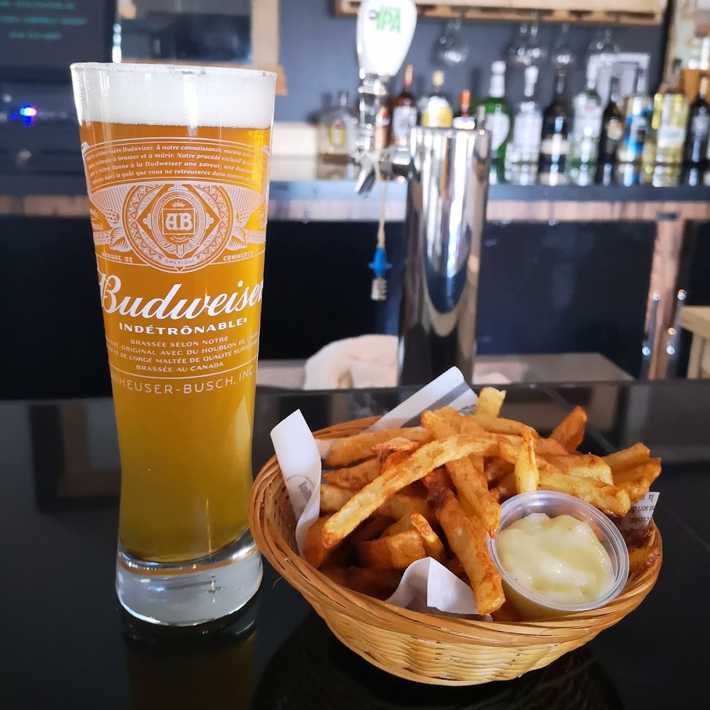 Resto-Bar/ Motel Le Barillet | 75 Rue du Seigneur-Côté, LIsle-Verte, QC G0L 1K0, Canada | Phone: (581) 648-8999