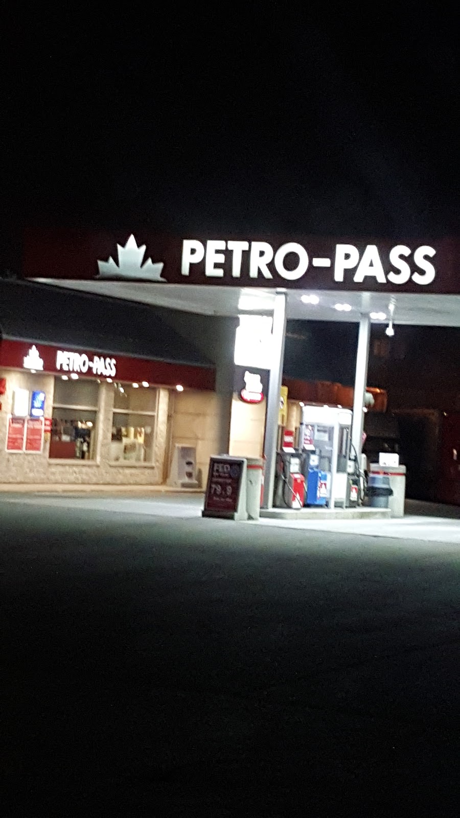 Petro-Pass Relais Routiers | 4900 Chemin St François, Saint-Laurent, QC H4S 1W9, Canada | Phone: (514) 745-5511