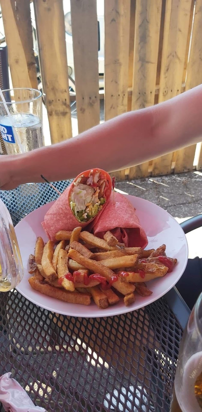 The Ridges Pub | 776 Liverpool Rd, Pickering, ON L1W 1S2, Canada | Phone: (905) 839-4744