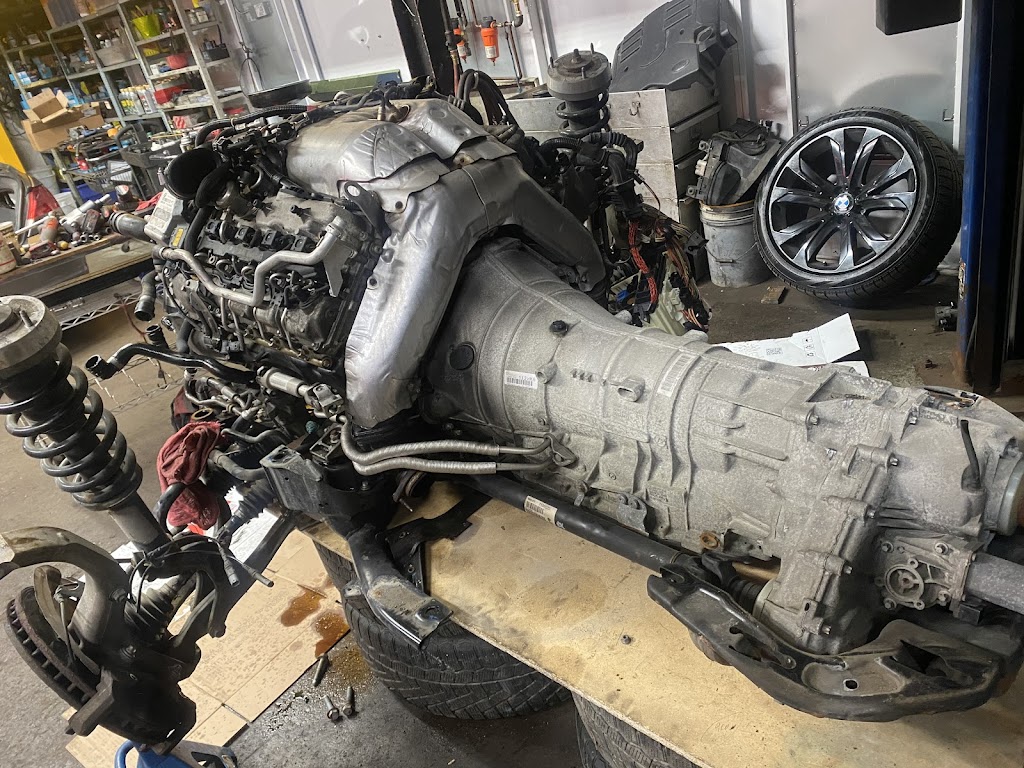 Ario Auto | 4254 Chesswood Dr, Toronto, ON M3J 2B9, Canada | Phone: (416) 300-0410