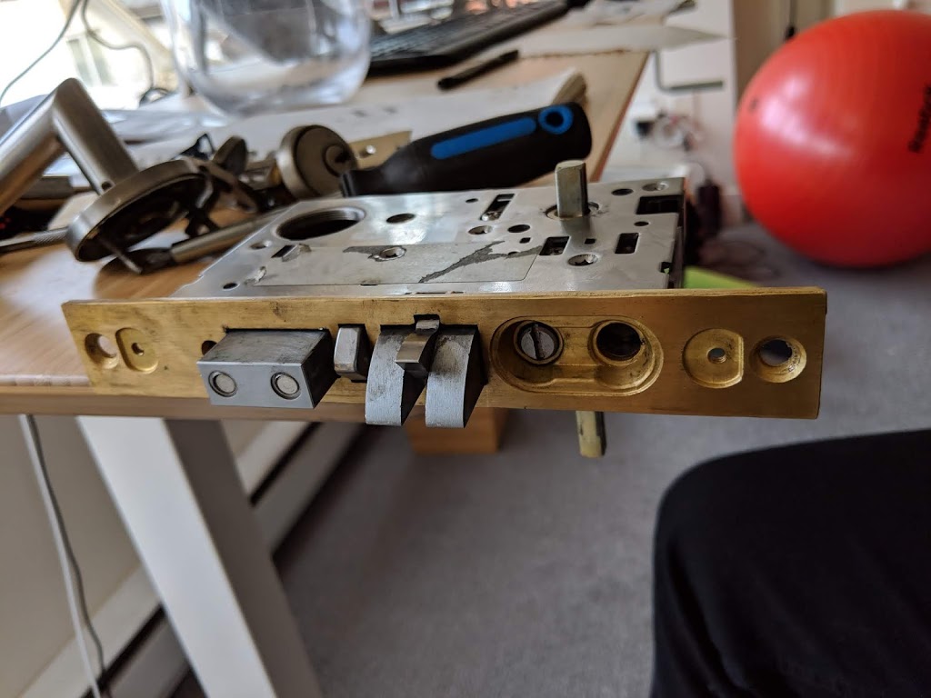 Safe & Secure Locksmith Ltd. | 4105 Macdonald St, Vancouver, BC V6L 2P1, Canada | Phone: (604) 734-7233